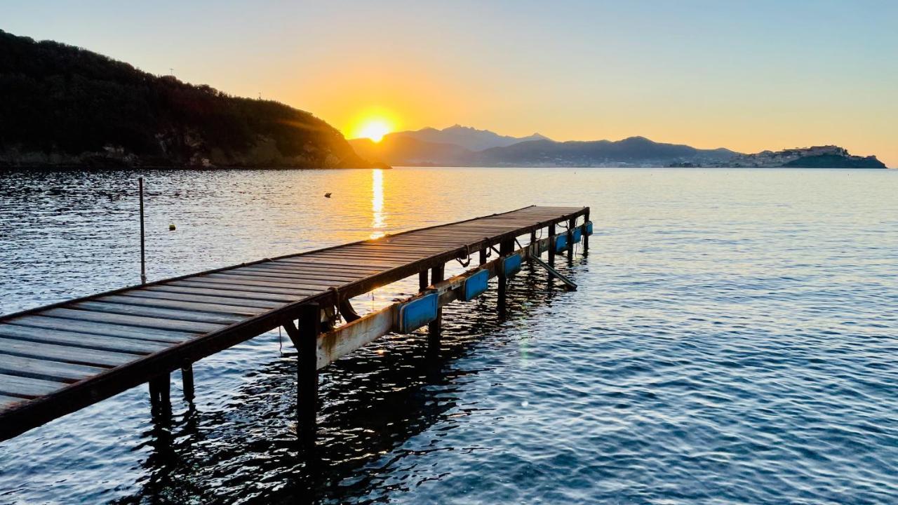 Appartamenti La Baia Lido بورتوفيرّايو المظهر الخارجي الصورة